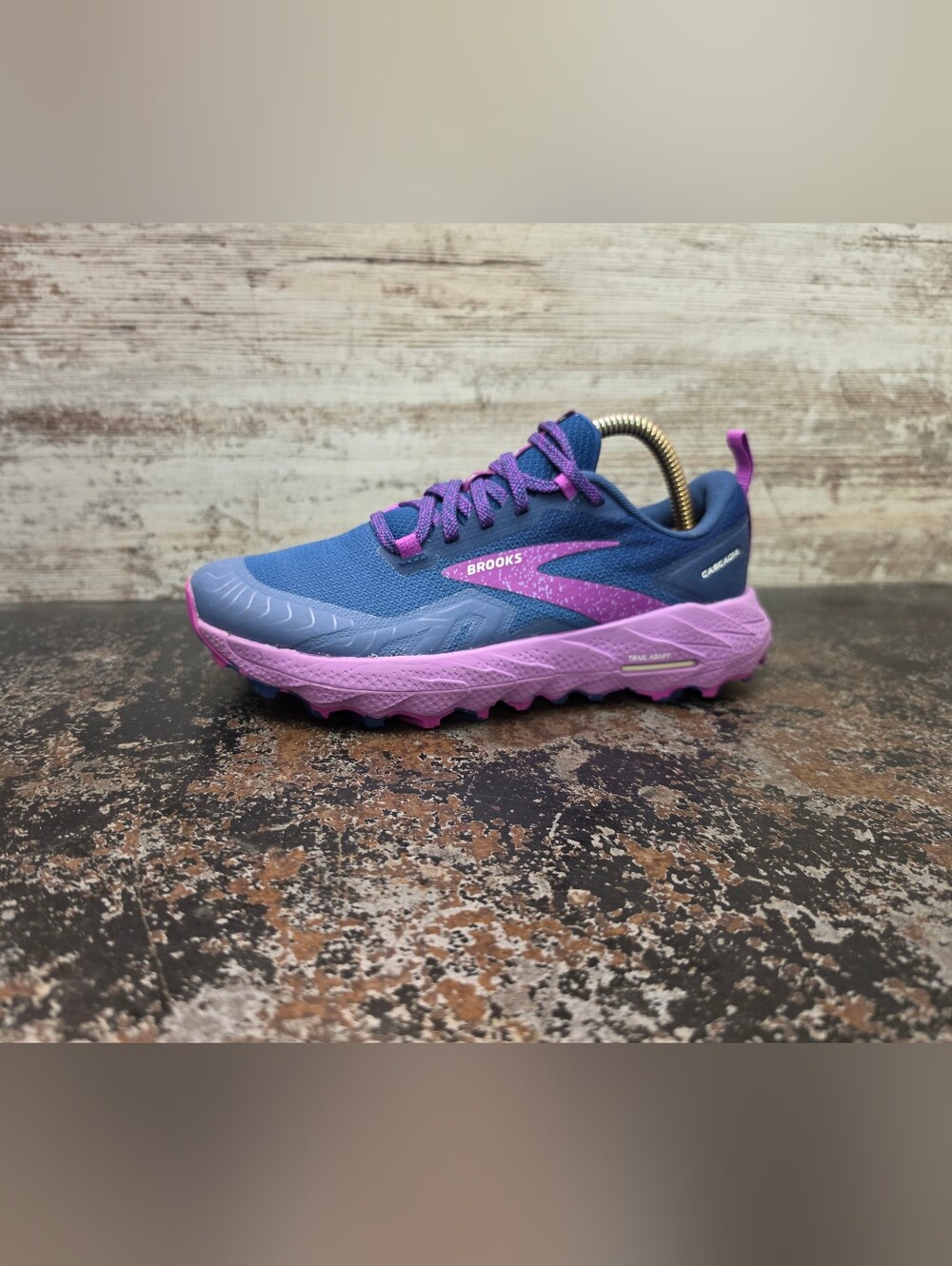 Womens Brooks Cascadia 17 Trail Running Shoes Sz 6 Used 1203921B449